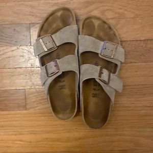 Birkenstock Arizona Taupe 42 narrow
M9/W11